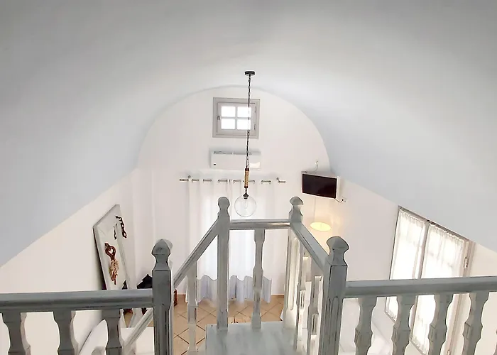 Santorini Mesotopos Апарт-отель Тира